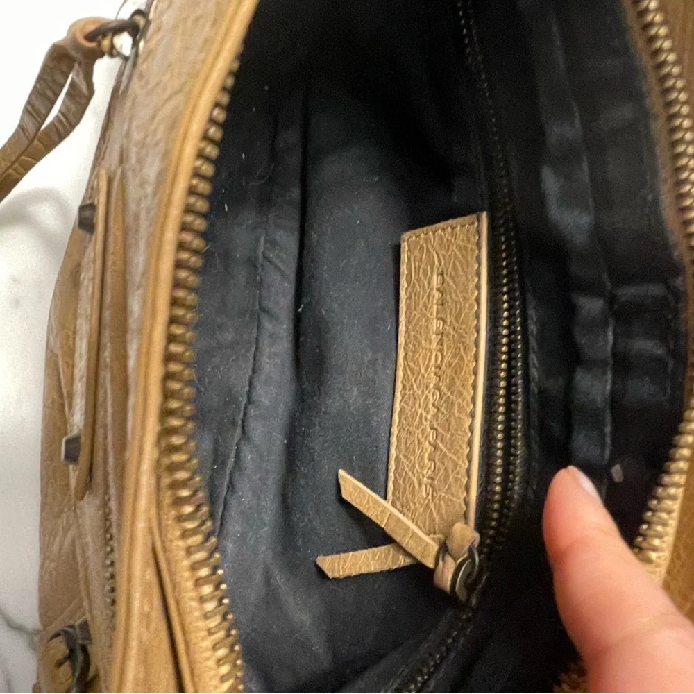 Authentic Balenciaga crossbody bag - Picture 2 of 4